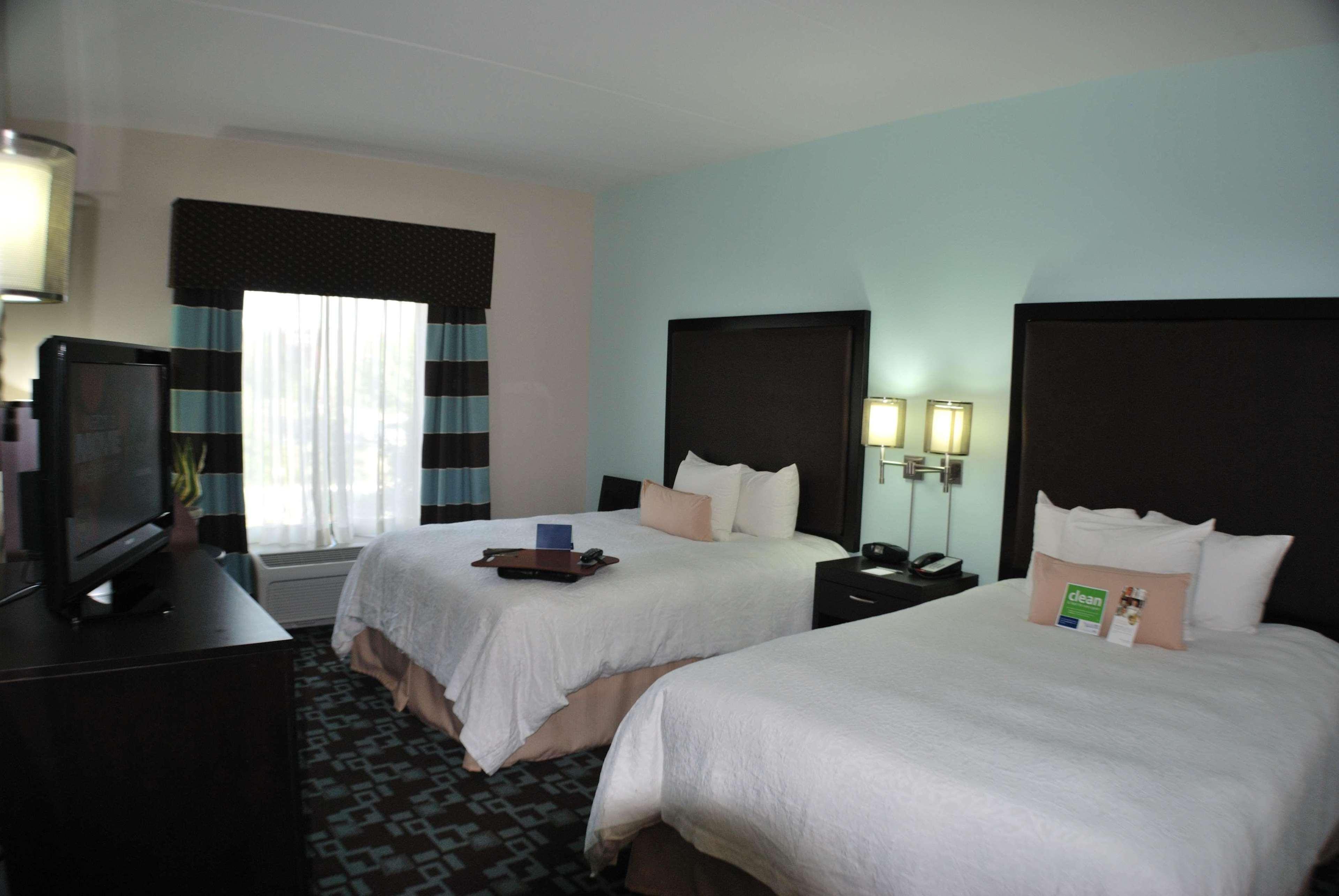 Hampton Inn & Suites Nashville At Opryland Room photo