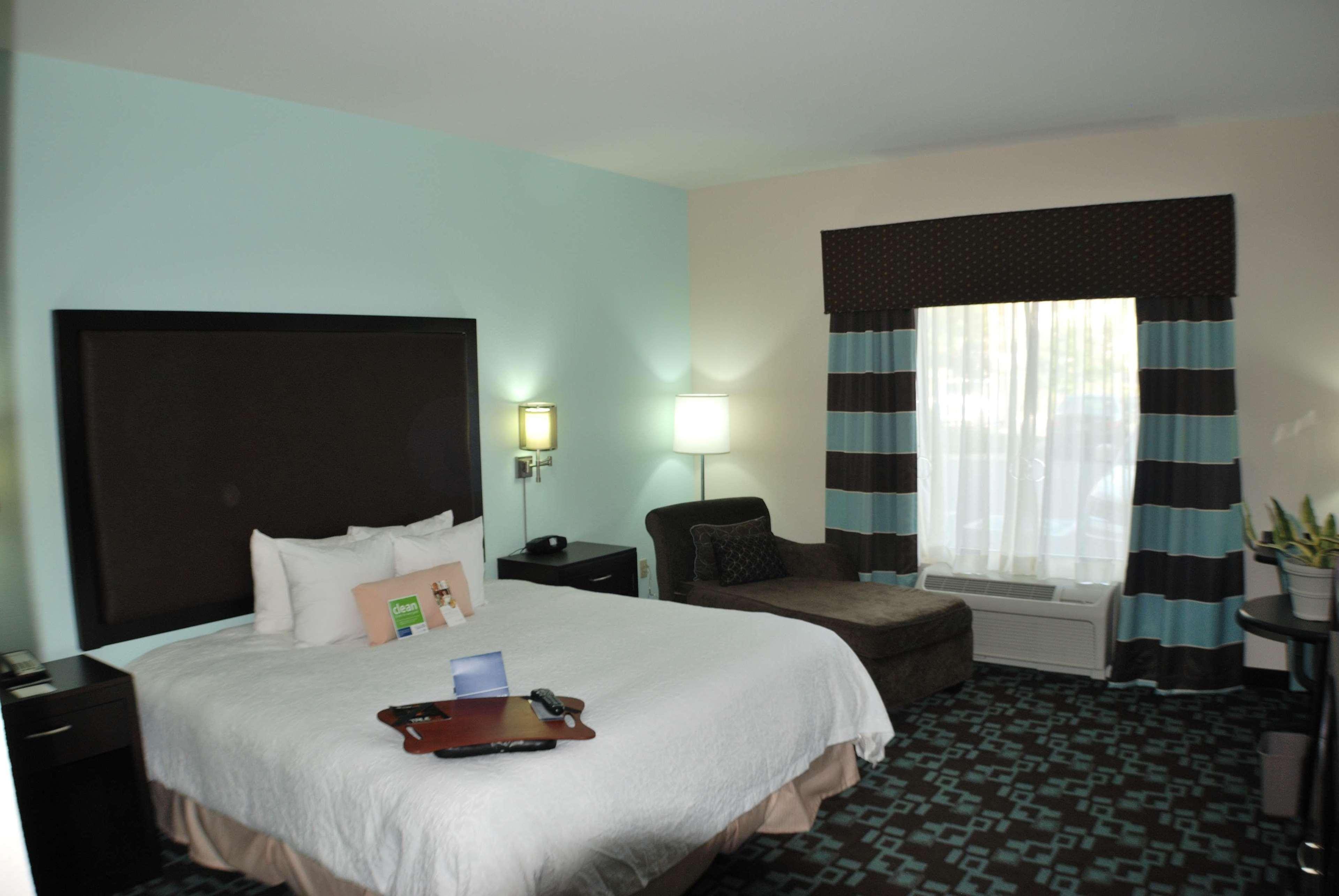 Hampton Inn & Suites Nashville At Opryland Room photo