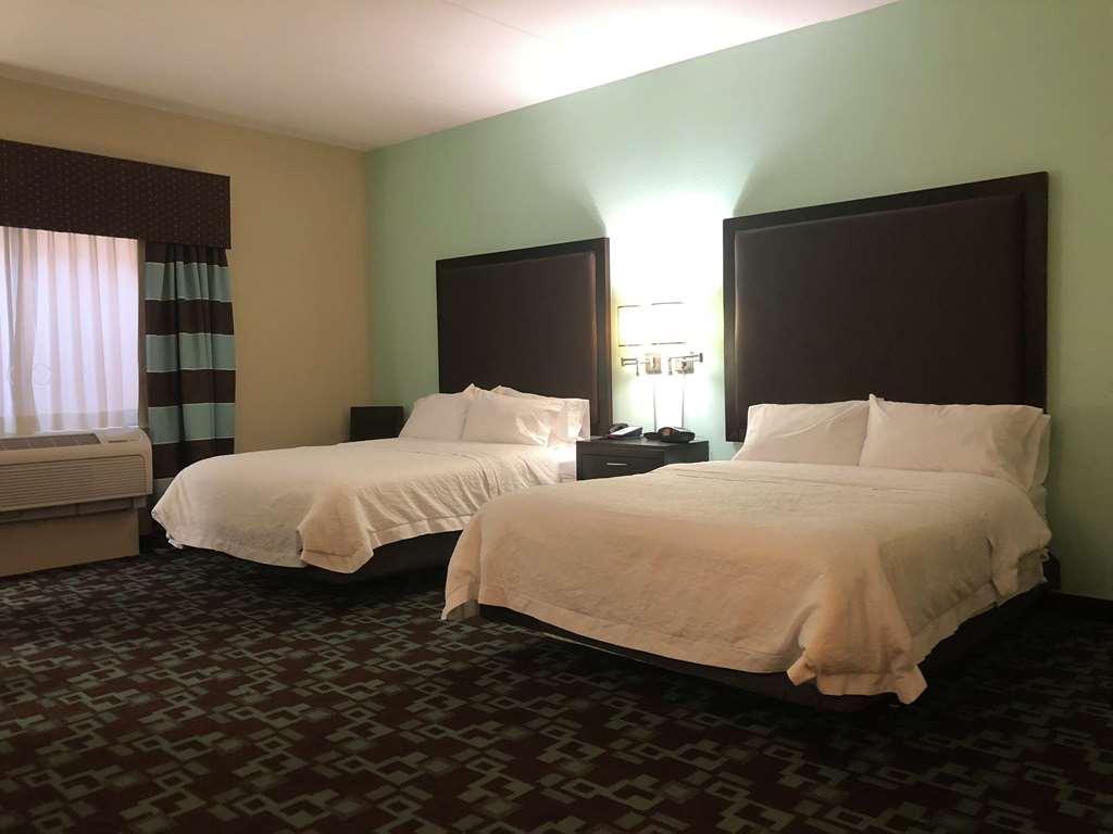 Hampton Inn & Suites Nashville At Opryland Room photo
