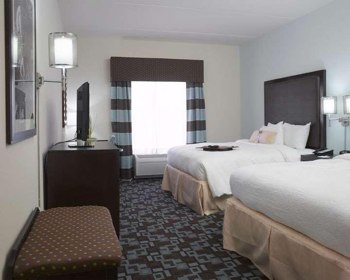 Hampton Inn & Suites Nashville At Opryland Room photo